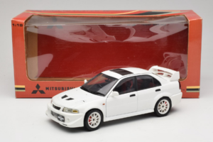 Mitsubishi Lancer Evo VI Tommi Makinen Edition Bianco AUTOart 1:18 77157 Pressofusione — immagine 8 di 8