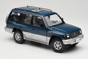 Mitsubishi Pajero V20 LWB Blu & Argento Sun Star 1:18 1212 Pressofusione — immagine 6 di 8