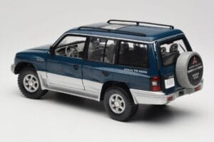 Mitsubishi Pajero V20 LWB Blu & Argento Sun Star 1:18 1212 Pressofusione — immagine 7 di 8
