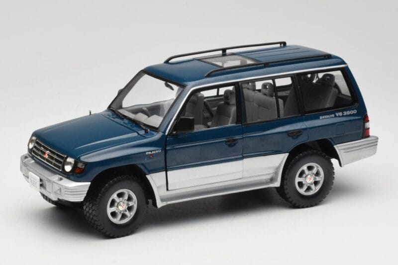 Mitsubishi Pajero V20 LWB Blu & Argento Sun Star 1:18 1212 Pressofusione