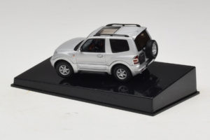 Mitsubishi Pajero SWB Argento AUTOart 1:43 57113 Pressofusione — immagine 3 di 4