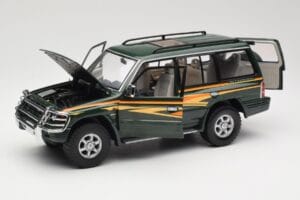 Mitsubishi Pajero V20 LWB Verde Sun Star 1:18 1225 Pressofusione — immagine 2 di 8