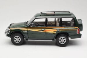 Mitsubishi Pajero V20 LWB Verde Sun Star 1:18 1225 Pressofusione — immagine 4 di 8