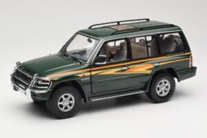 Mitsubishi Pajero V20 LWB Verde Sun Star 1:18 1225 Pressofusione