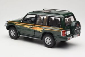 Mitsubishi Pajero V20 LWB Verde Sun Star 1:18 1225 Pressofusione — immagine 7 di 8