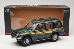 Mitsubishi Pajero V20 LWB Verde Sun Star 1:18 1225 Pressofusione — immagine 8 di 8