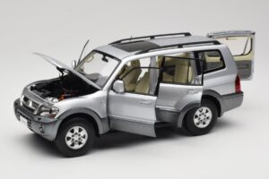 Mitsubishi Pajero V73 Blu YC Model 1:18 241218040102010209 Pressofusione — immagine 2 di 8