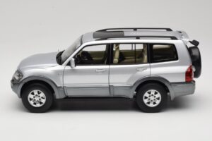 Mitsubishi Pajero V73 Blu YC Model 1:18 241218040102010209 Pressofusione — immagine 4 di 8