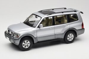 Mitsubishi Pajero V73 Blu YC Model 1:18 241218040102010209 Pressofusione