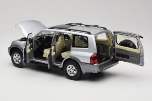 Mitsubishi Pajero V73 Blu YC Model 1:18 241218040102010209 Pressofusione — immagine 5 di 8