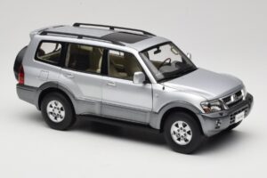 Mitsubishi Pajero V73 Blu YC Model 1:18 241218040102010209 Pressofusione — immagine 6 di 8
