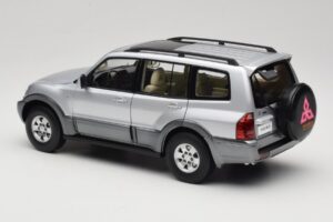 Mitsubishi Pajero V73 Blu YC Model 1:18 241218040102010209 Pressofusione — immagine 7 di 8