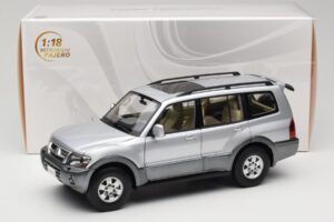 Mitsubishi Pajero V73 Blu YC Model 1:18 241218040102010209 Pressofusione — immagine 8 di 8