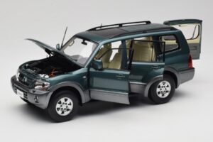 Mitsubishi Pajero V73 Verde YC Model 1:18 241218040101010215 Pressofusione — immagine 2 di 8