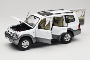 Mitsubishi Pajero V73 Bianco YC Model 1:18 241218040103010206 Pressofusione — immagine 2 di 8