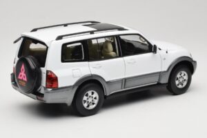 Mitsubishi Pajero V73 Bianco YC Model 1:18 241218040103010206 Pressofusione — immagine 3 di 8