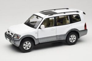 Mitsubishi Pajero V73 Bianco YC Model 1:18 241218040103010206 Pressofusione