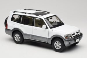 Mitsubishi Pajero V73 Bianco YC Model 1:18 241218040103010206 Pressofusione — immagine 6 di 8