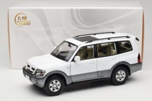 Mitsubishi Pajero V73 Bianco YC Model 1:18 241218040103010206 Pressofusione — immagine 8 di 8
