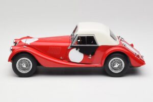 Morgan 4/4 Plus Competition Hardtop Rosso Kyosho 1:18 08114R Pressofusione — immagine 4 di 8