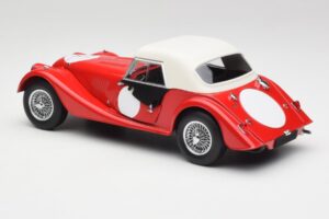 Morgan 4/4 Plus Competition Hardtop Rosso Kyosho 1:18 08114R Pressofusione — immagine 7 di 8