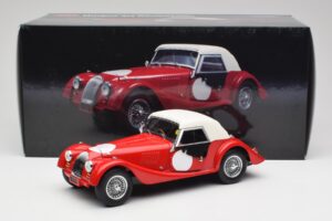 Morgan 4/4 Plus Competition Hardtop Rosso Kyosho 1:18 08114R Pressofusione — immagine 8 di 8