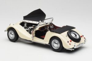 Morgan 4/4 Series II Bianco Kyosho 1:18 08111W Pressofusione — immagine 5 di 8