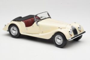 Morgan 4/4 Series II Bianco Kyosho 1:18 08111W Pressofusione — immagine 6 di 8