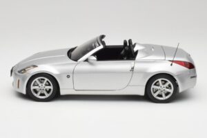 Nissan 350Z Z33 Roadster Diamond Argento AUTOart 1:18 77371 Pressofusione — immagine 4 di 8