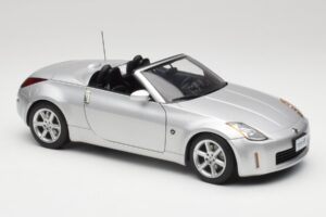 Nissan 350Z Z33 Roadster Diamond Argento AUTOart 1:18 77371 Pressofusione — immagine 6 di 8