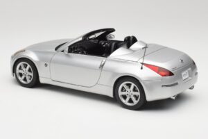 Nissan 350Z Z33 Roadster Diamond Argento AUTOart 1:18 77371 Pressofusione — immagine 7 di 8