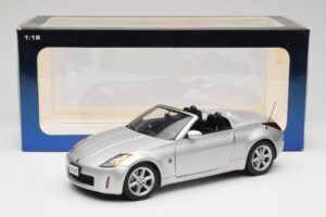 Nissan 350Z Z33 Roadster Diamond Argento AUTOart 1:18 77371 Pressofusione — immagine 8 di 8