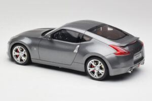 Nissan 370Z Z34 Gun Metallic Otto 1:18 OT465 Resina — immagine 5 di 6