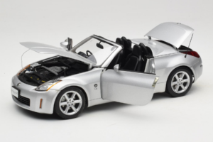 Nissan Fairlady Z Z33 Roadster Diamond Silver AUTOart 1:18 77376 Pressofusione — immagine 2 di 8