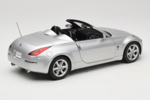 Nissan Fairlady Z Z33 Roadster Diamond Silver AUTOart 1:18 77376 Pressofusione — immagine 3 di 8