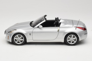 Nissan Fairlady Z Z33 Roadster Diamond Silver AUTOart 1:18 77376 Pressofusione — immagine 4 di 8