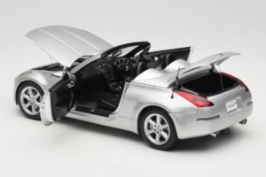 Nissan Fairlady Z Z33 Roadster Diamond Silver AUTOart 1:18 77376 Pressofusione — immagine 5 di 8