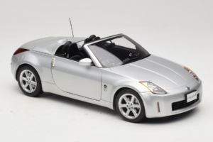 Nissan Fairlady Z Z33 Roadster Diamond Silver AUTOart 1:18 77376 Pressofusione — immagine 6 di 8