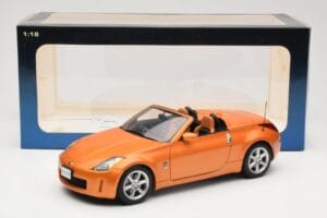 Nissan Fairlady Z Z33 Roadster Sunset Orange AUTOart 1:18 77377 Pressofusione — immagine 8 di 8