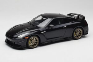 Nissan GT-R R35 Takumi Edition Midnight Purple GT Spirit 1:18 GT932 Resina