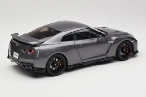 Nissan GT-R R35 Track Edition NISMO Gun Metallic MotorHelix 1:18 M83507 Pressofusione — immagine 3 di 8