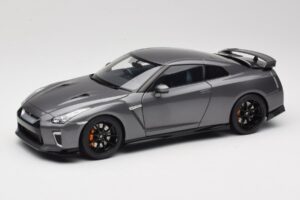 Nissan GT-R R35 Track Edition NISMO Gun Metallic MotorHelix 1:18 M83507 Pressofusione