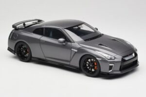 Nissan GT-R R35 Track Edition NISMO Gun Metallic MotorHelix 1:18 M83507 Pressofusione — immagine 6 di 8