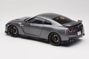 Nissan GT-R R35 Track Edition NISMO Gun Metallic MotorHelix 1:18 M83507 Pressofusione — immagine 7 di 8