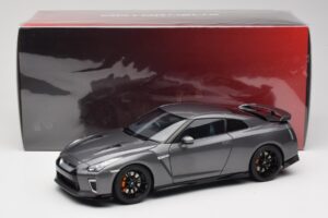 Nissan GT-R R35 Track Edition NISMO Gun Metallic MotorHelix 1:18 M83507 Pressofusione — immagine 8 di 8