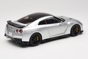 Nissan GT-R R35 Track Edition NISMO T-Spec Ultimate Metal Silver MotorHelix 1:18 M83517 Pressofusione — immagine 3 di 8