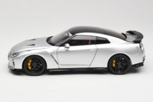 Nissan GT-R R35 Track Edition NISMO T-Spec Ultimate Metal Silver MotorHelix 1:18 M83517 Pressofusione — immagine 4 di 8