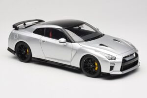 Nissan GT-R R35 Track Edition NISMO T-Spec Ultimate Metal Silver MotorHelix 1:18 M83517 Pressofusione — immagine 6 di 8