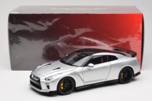 Nissan GT-R R35 Track Edition NISMO T-Spec Ultimate Metal Silver MotorHelix 1:18 M83517 Pressofusione — immagine 8 di 8
