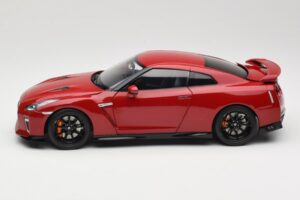 Nissan GT-R R35 Track Edition NISMO Vibrant Red MotorHelix 1:18 M83511 Pressofusione — immagine 4 di 8
